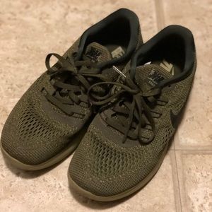nike free olive green